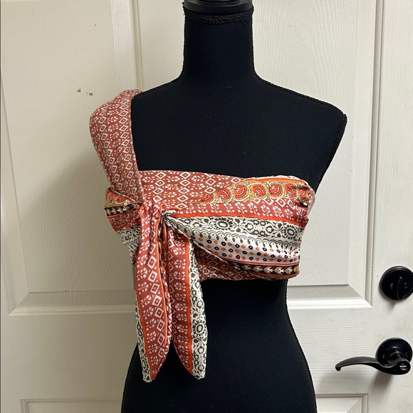 Anthropologie Tops - Anthropologie One Shoulder Scarf
Crop Top XSmall